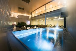 Piscina interna della Tauern Spa a Kaprun in Austria - © Gerry Mayr Rohrmoser