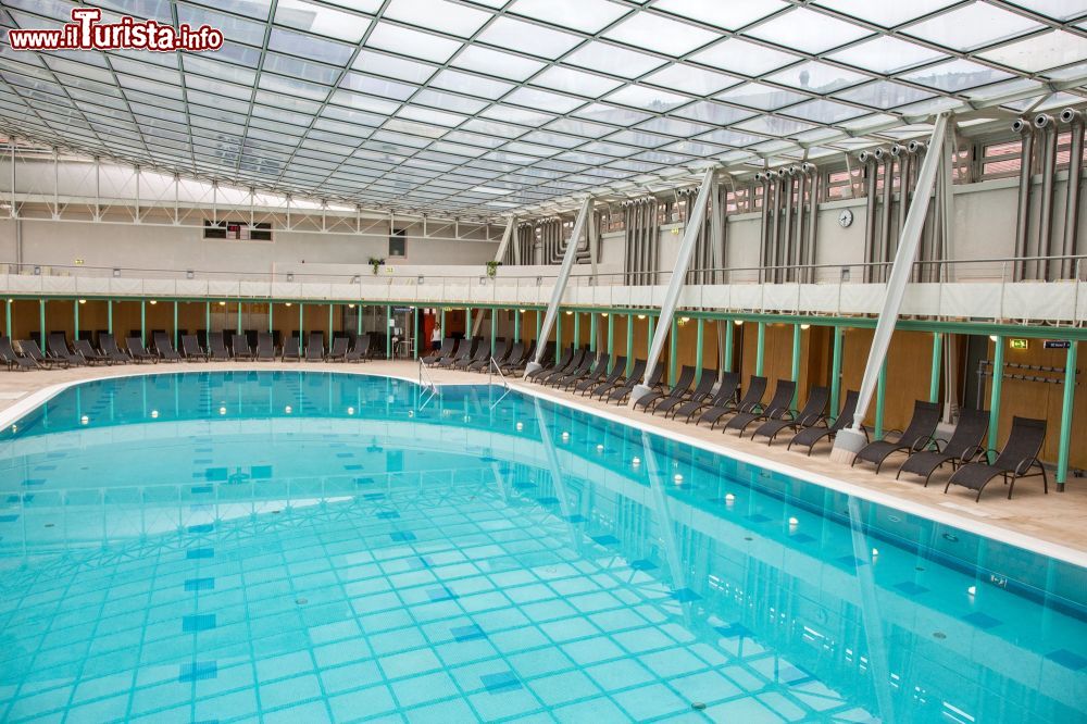 Immagine La piscina interna delle terme Roemer a Baden bei Wien in Austria