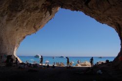 Grotta a Cala Luna