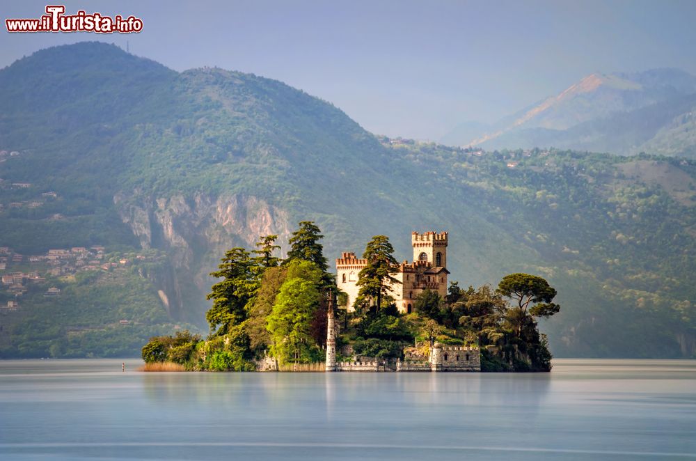 Immagine L'Isola di Loreto è inaccessibile ai turisti. Si tratta infatti di un'isola privata nel cuore del Lago d'Iseo.