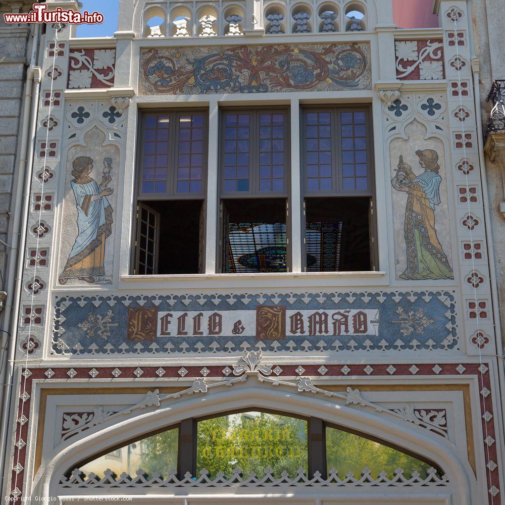 Immagine L'edificio neogotico che ospita la storica Livreria Lello a Porto, in Portogallo - © Giorgio Rossi / Shutterstock.com