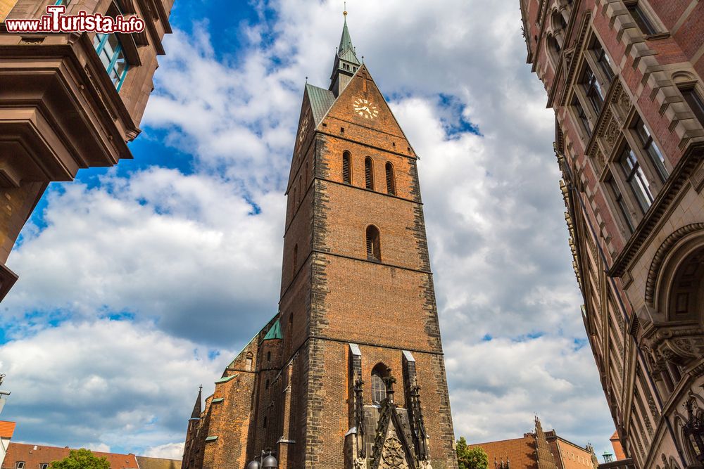 Immagine La Chiesa gotica di Marktkirche  nella piazza del mercato di Hannover in Germania