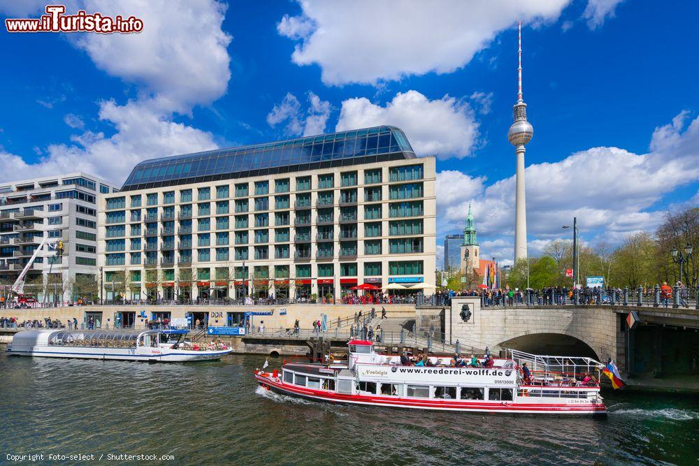 Immagine Il Museo della DDR a Berlino si trova sulle rive del fiume Sprea- © foto-select / Shutterstock.com