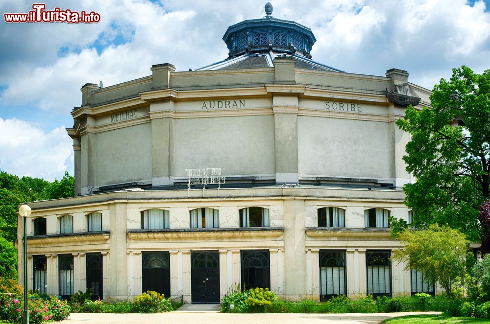 Immagine Il Teatro di Marigny è una delle attrazione dell'Avenue Champs Elysees a parigi in Francia