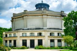 Il Teatro di Marigny è una delle attrazione dell'Avenue Champs Elysees a parigi in Francia