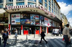 Il teatro Gaumont sugli Champs Elysees di Parigi in Francia - © Anastasia Pelikh / Shutterstock.com