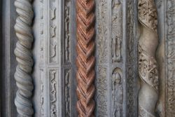 Dettaglio architettonico della magnifica Cappella Colleoni in centro a Bergamo