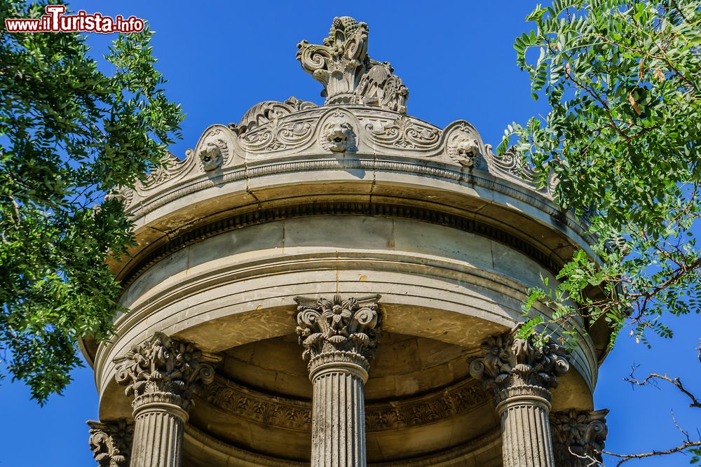 Immagine Particolare del Tempio della Sibilla: ci troviamo nel Parco Buttes Chaumont a Parigi