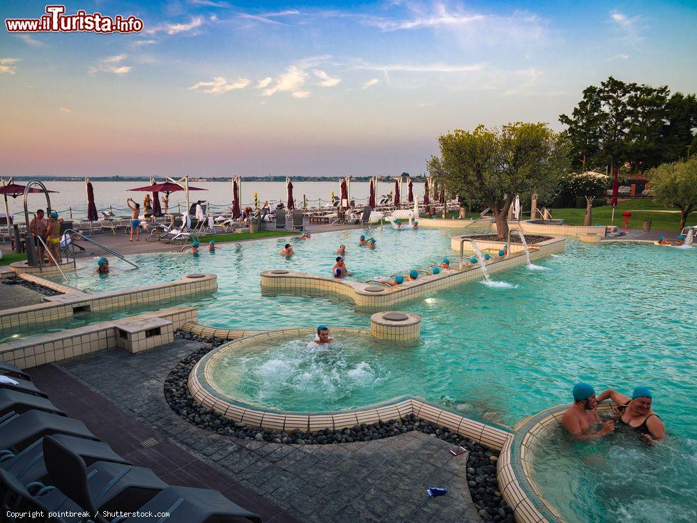 Immagine Il centro benessere Aquaria alle Terme di Sirmione - © pointbreak / Shutterstock.com