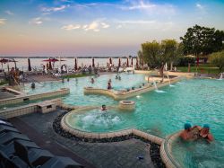 Il centro benessere Aquaria alle Terme di Sirmione - © pointbreak / Shutterstock.com