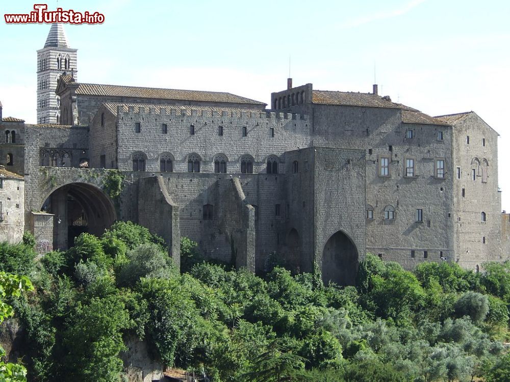 Immagine Prospettiva diversa del Palazzo dei Papi di Viterbo