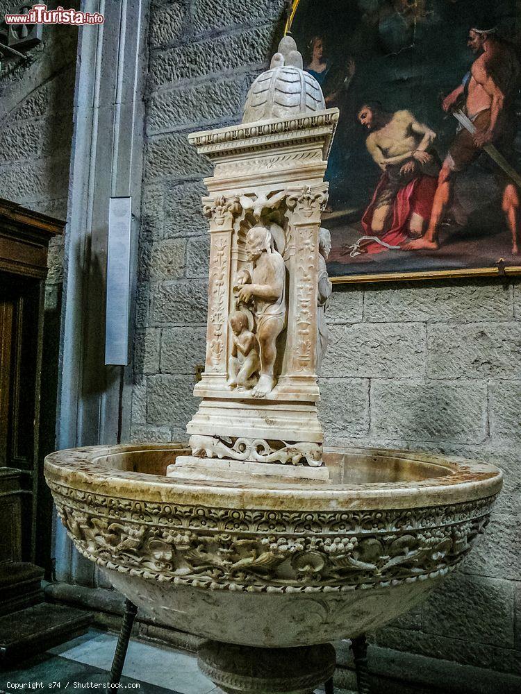 Immagine L'acquasantiera della Cattedrale di San Lorenzo, a Viterbo - foto © s74 / Shutterstock.com