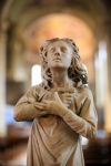 Una statua dentro al Duomo di Trento, la Cattedrale intitolata a San Vigilio - © jorisvo / Shutterstock.com