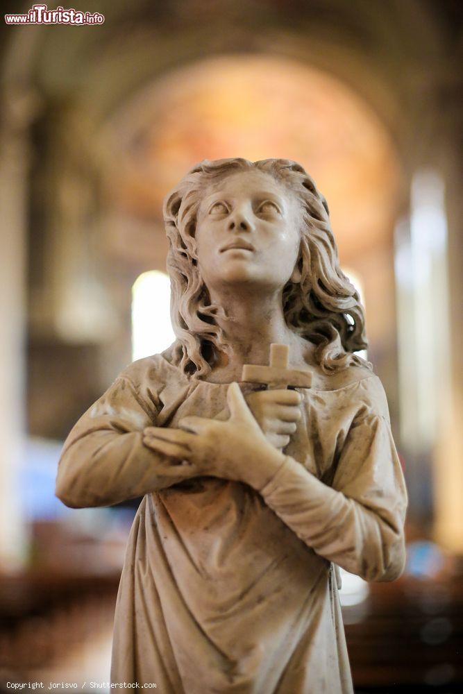 Immagine Una statua dentro al Duomo di Trento, la Cattedrale intitolata a San Vigilio - © jorisvo / Shutterstock.com