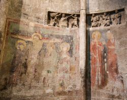 Affreschi e un bassorilievo nella Cattedrale di San Vigilio a Trento - © jorisvo / Shutterstock.com