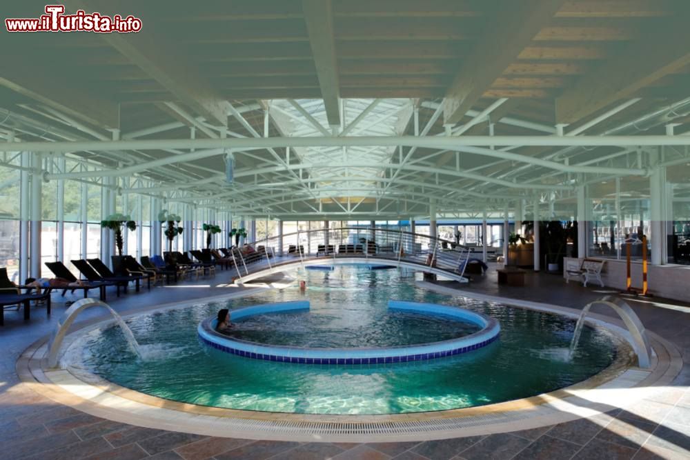 Immagine La piscina indoor alle Terme di MIradolo, provincia di Pavia