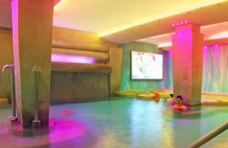 Il Mare termale bolognese, la piscina delle Terme ...