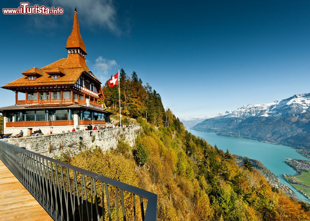 Immagine Il ristorante dell' Harder Kulm e il lago Brienzersee sullo sfondo