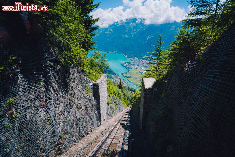 Immagine La ripida funicolare dell'Harder Kulm, il punto panoramico di Interlaken in Svizzera
