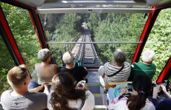 La funicolare che sale da Interlaken alla terrazza Harder Kulm in Svizzera - © Dr Ajay Kumar Singh / Shutterstock.com