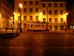 O eltrico, il tram tipico di Lisbona, qui nella ...