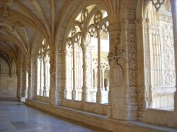 Interno del chiostro del Mosterio dos Jernimos ...