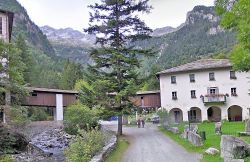 Le Terme di Bagni Masino in Lombardia, nel cuore delle Alpi