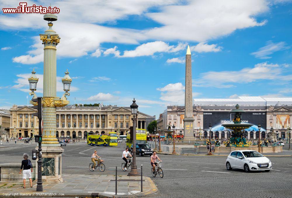 Immagine Panorama di Place de la Concorde nel centro di Parigi, Francia. La piazza si trova nell'8° arrondissement parigino ai piedi degli Champs-Elysées - © Kamira / Shutterstock.com