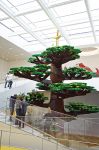 Un albero gigantesco, una delle creazioni espsote alla LEGO House di Billund