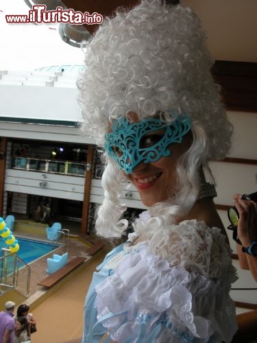 Costa Favolosa - intrattenimento pomeridiano con maschere veneziane