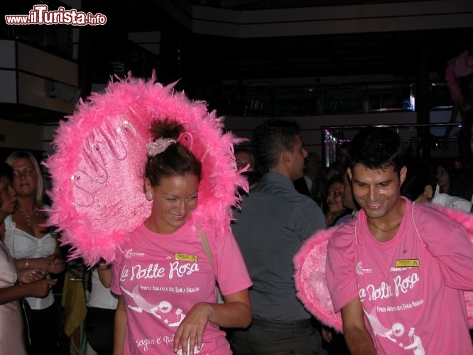 Costa Favolosa - aperte le danze per la notte rosa