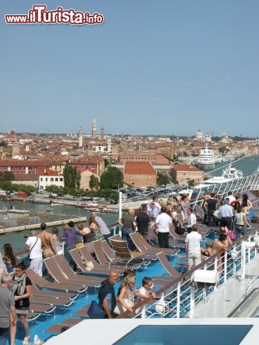 Costa Favolosa - uscita dal porto di Venezia per il battesimo a Trieste