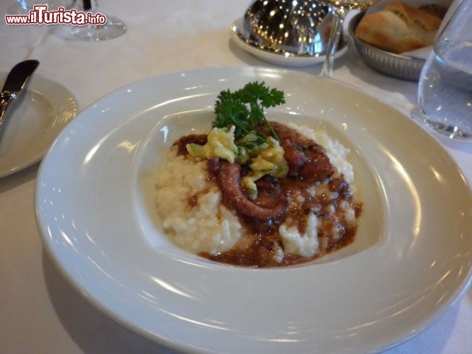 Costa Favolosa - moscardino affogato su risotto al vino bianco e fiore di zucca in pastella