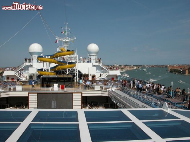 Costa Favolosa - nel Canal Grande