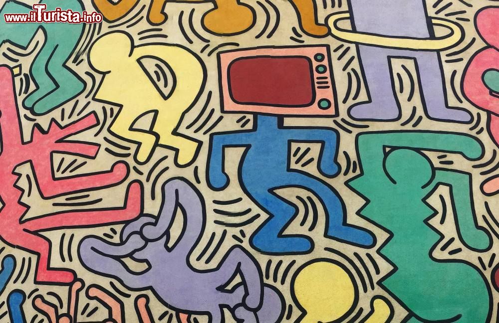 Immagine Particolare del murale "Tuttomondo" di Keith Haring, in centro a Pisa.