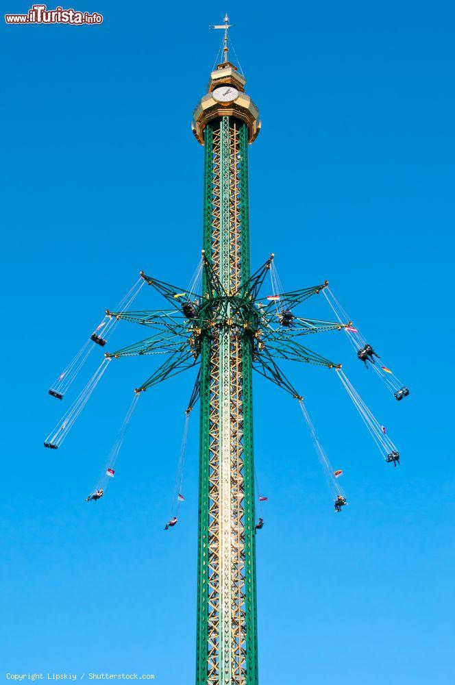 Immagine Sulla Praterturm i visitatori vengono issati a 95 m di altezza e fatti ruotare ad una velocità di 60 km/h - © Lipskiy / Shutterstock.com