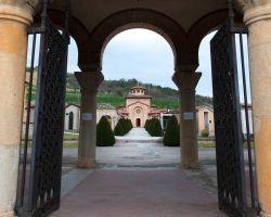 La Tomba di Mussolini e il Cimitero di Predappio ...