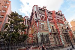 Casa Vicens è uno degli edifici modernisti di Barcellona progettato da Antoni Gaudi. E' ritenuto il primo edificio di Art Nouveau. - © Yury Dmitrienko / Shutterstock.com