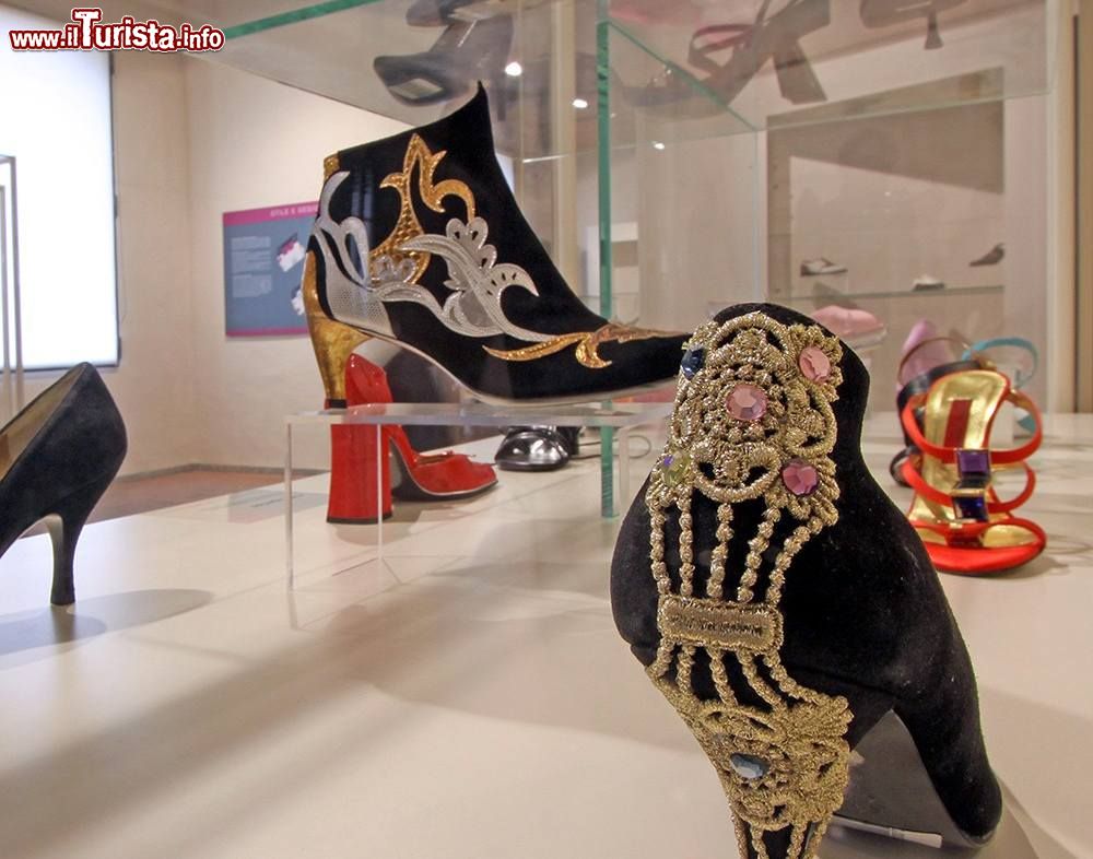 Immagine La magnifica collezione di scarpe al Museo della Calzatura di Vigevano