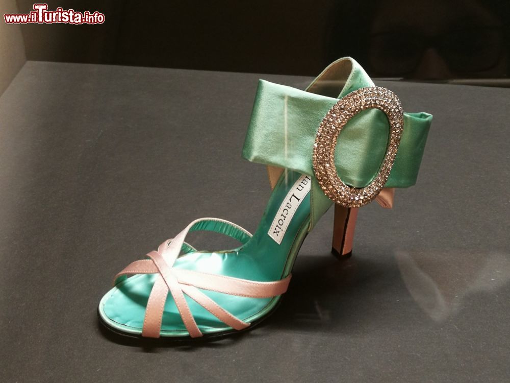 Immagine Una scarpa Lacroix al Museo della Calazatura di Vigevano