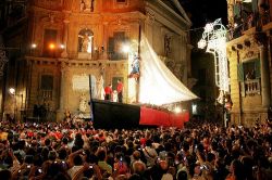 il carro di U festino, la festa di Santa Rosalia a Palermo