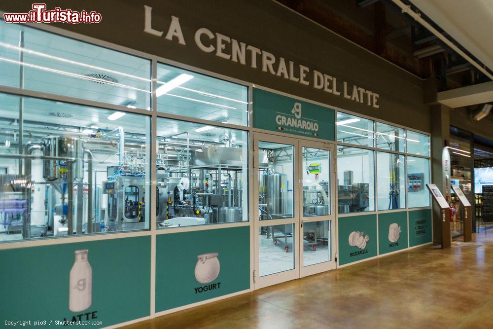 Immagine La Centrale del Latte all'interno di Fico Eataly World, Bologna, Emilia Romagna. Granarolo porta a Fico l'intero processo di produzione del latte e dei suoi derivati - © pio3 / Shutterstock.com