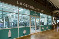La Centrale del Latte all'interno di Fico Eataly World, Bologna, Emilia Romagna. Granarolo porta a Fico l'intero processo di produzione del latte e dei suoi derivati - © pio3 / ...