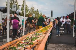 La pizza da Guinnes di FICO pronta per essere consumata dai visitatori