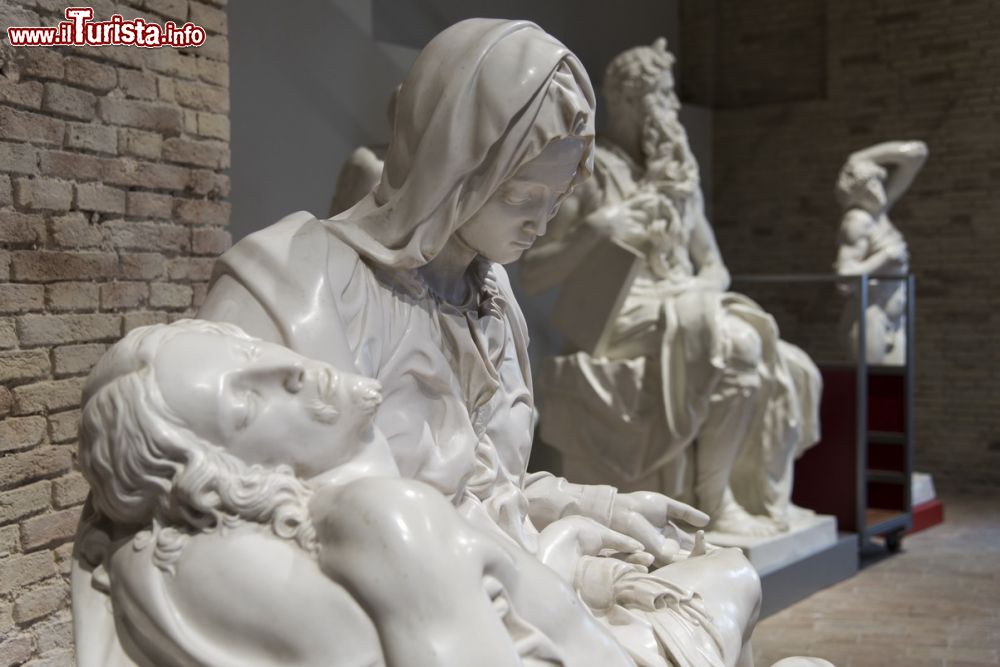 Immagine Anche la Pietà di Michelangelo vi aspetta al Museo Tattile Omero di Ancona, dove le mani consentono di vivere l'arte ad occhi chiusi