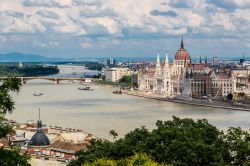 Il Parlamento di Budapest e il Danubio - ...