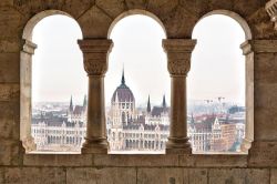 Il Parlamento di Budapesto visto dal bastione ...
