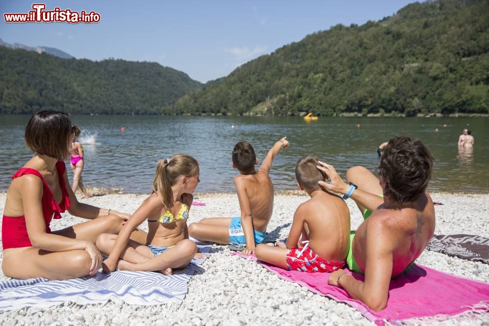 Immagine La spiaggia di Levico Terme è una delle Bandiere Blu del Trentino