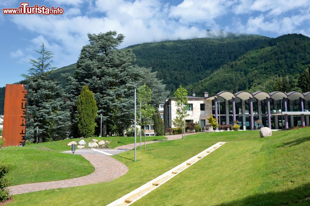 Immagine Lo Stabilimento termale di Levico Terme, vero paradiso alpino per cure e benessere