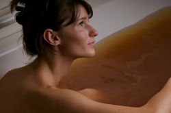 Ragazza in bagno termale alle Terme di Levico - Ronny Kiaulehn